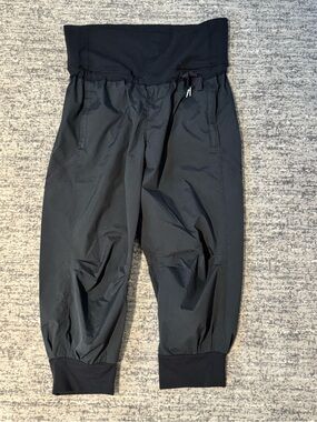 Black Cropped Lululmeon Joggers